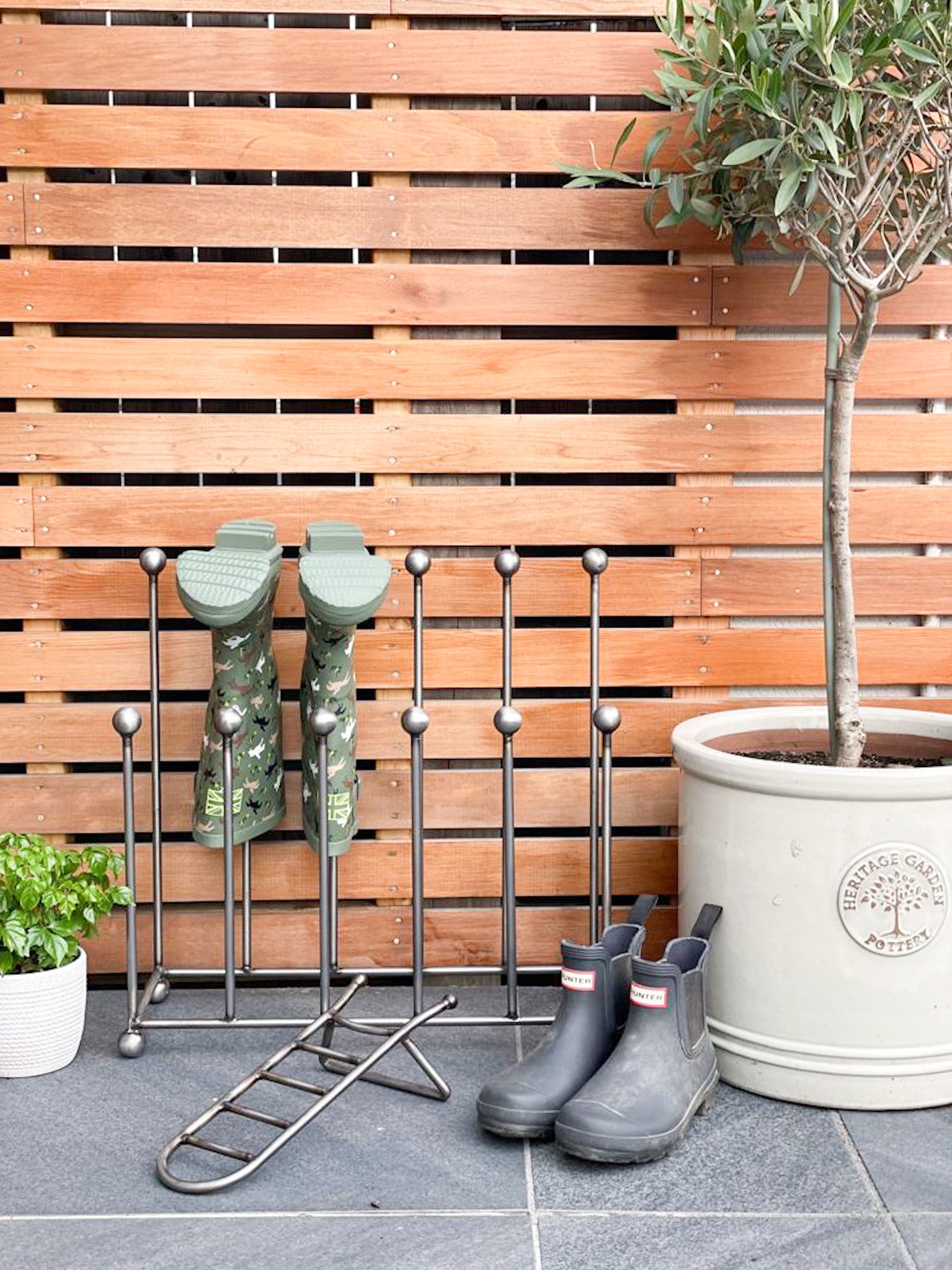 Outdoor wellington boot outlet rack